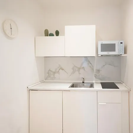 Iv House *